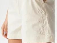 Женские короткие однотонные шорты Lacoste