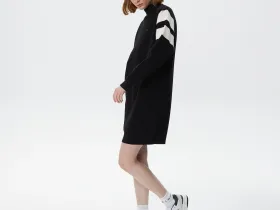 Женское платье Lacoste свободного кроя с длинными рукавами