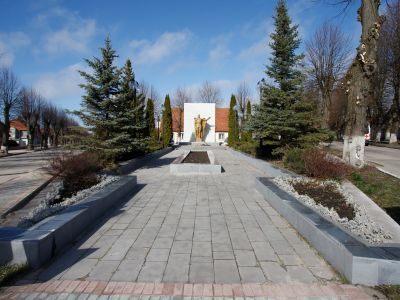 Братская могила советских воинов, погибших в апреле 1945 года