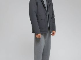 Утепленная куртка с капюшоном