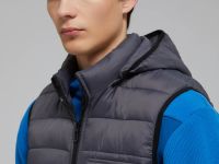 Утепленный жилет со съемным капюшоном