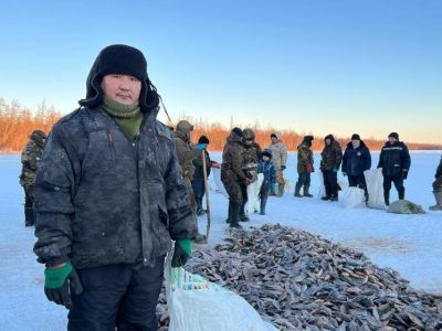 Фотофакт: в Якутии стартовал сезон подледной рыбалки - мунха