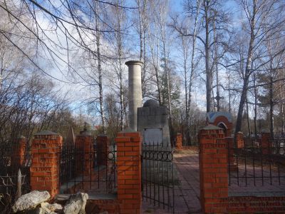 Некрополь (группа художественных надгробий из камня и чугуна)