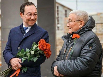 Глава Якутии поздравил первого народного учителя России Виктора Потапова