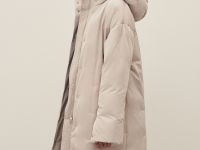 Пуховое пальто с капюшоном