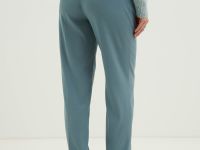 Брюки прямого силуэта на средней посадке