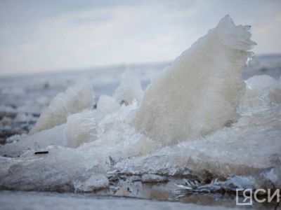 Снегоход с супружеской парой провалился под лед в Среднеколымском районе