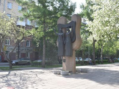 Скульптурная композиция "Дружба народов"