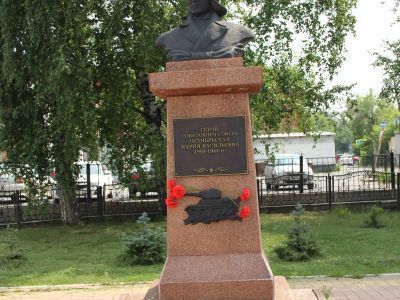 Памятник участнице Великой Отечественной войны Герою Советского Союза Марии Васильевне Октябрьской