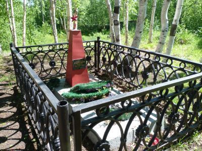 Могила старшего лейтенанта Георгия Михайловича Голубева (1923-1945), павшего в бою при освобождении Южного Сахалина от японских милитаристов