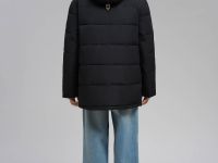 Утепленное полупальто с накладными карманами и капюшоном