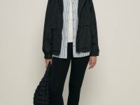 Ветровка с капюшоном на молнии