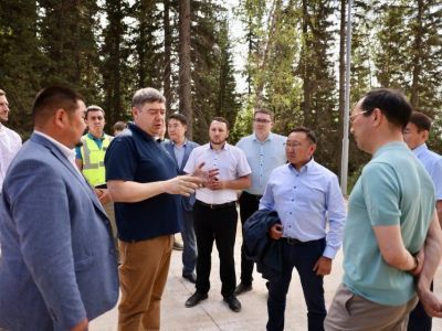 Айсен Николаев поручил не сбавлять темпы реконструкции улицы Транзитная Олёкминска