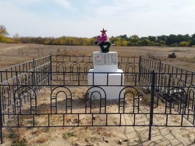 Братская могила советских воинов, погибших в период Сталинградской битвы