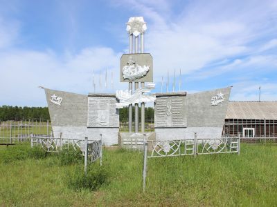 Памятник в честь 50-летия Победы в Великой Отечественной войне
