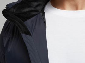 Стеганая куртка с капюшоном