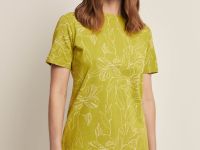 Футболка приталенного силуэта с цветочным принтом