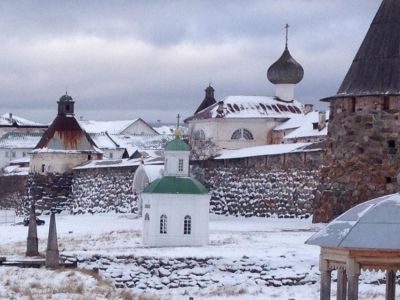 Храм в честь Благовещения Пресвятой Богородицы (над Святыми воротами)