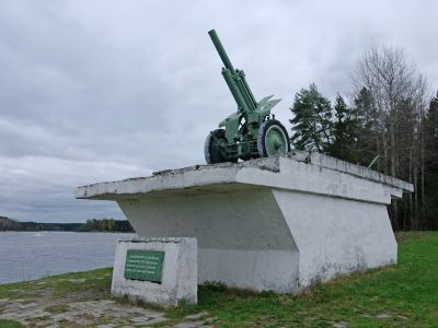 Монумент "Гаубица", установленный в честь боевых действий 4-й ударной армии Калининского фронта в декабре 1941 г.