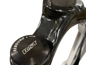 Rst Вилка RST Dirt RA 26 1-1/8 x 260mm, ход 130мм V-Disc, цвет Черный