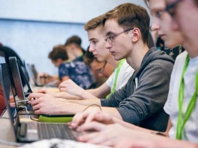 Более 110 тысяч студентов зачислены на «цифровые кафедры» 114 российских вузов