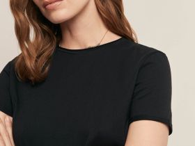 Футболка полуприлегающего силуэта