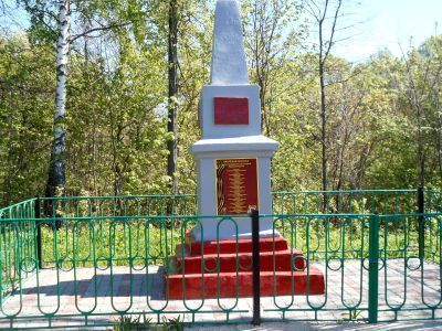 Братская могила 30 советских воинов, погибших в 1943 г. в боях с немецко-фашистскими захватчиками