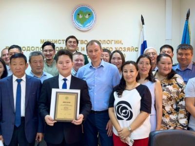 Ученик Сунтарского лицея Давид Зорин получил премию министра экологии Якутии