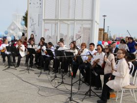Вилюйск преображается: в День города на набережной «Поющие пески» зазвучала новая музыка