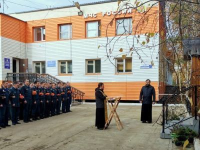 Мирнинские огнеборцы приняли участие в молебне перед иконой Божьей Матери «Неопалимая Купина»