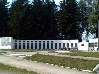 Братская могила № 1, с захоронением воинов, погибших в период Великой Отечественной войны 1941-1945 гг.