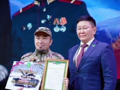 В Сунтарском районе члену экипажа танка «Алеша» подарили табун лошадей и сертификат на 5 млн рублей