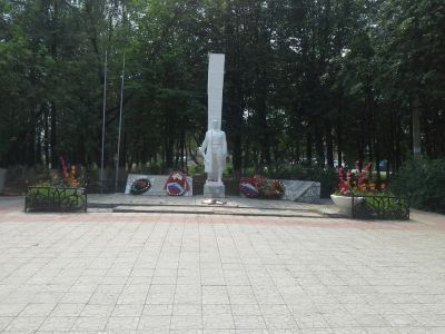 Братская могила с захоронением воинов, погибших в период Великой Отечественной войны 1941-1945 гг.