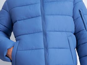 Утепленная стеганая куртка со съемным капюшоном