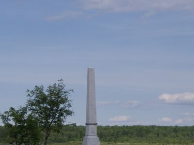 Обелиск, сооруженный в честь постройки канала Вознесенье-Вытегра, входившего в Мариинскую водную систему