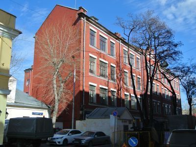 Здание, где в 1919 г. на выпуске командиров курсов тяжелой артиллерии выступал Ленин В.И., нач. XIX в.