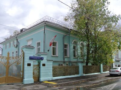 Дом Д.Н. Бегичева, в котором в 1826 году останавливался, проезжая в сопровождении фельдъегеря с Кавказа в Петербург по следственному делу декабристов, А.С. Грибоедов