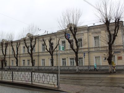 Здание, где в школе учился А.А. Коротков