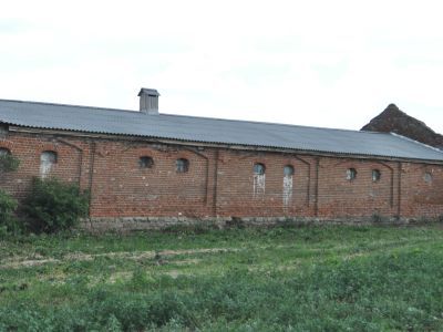 Две конюшни