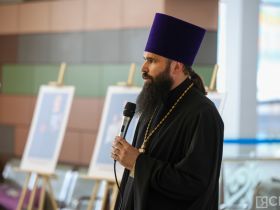 Фотовыставку «Семья героя» открыли в аэропорту Якутска