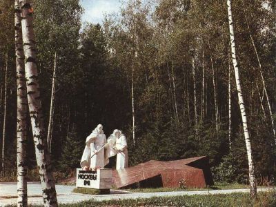 Братская могила советских воинов