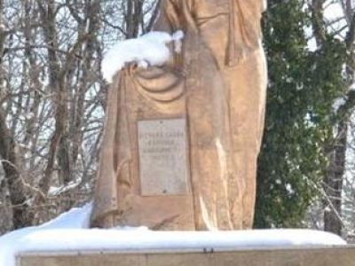 Братская могила советских воинов, погибших в боях с фашистскими захватчиками