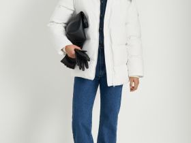 Пуховик с опушкой и воротником-стойкой