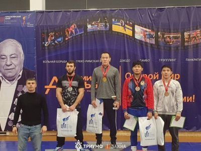 Якутский борец Албан Аввакумов выиграл золото турнира Дмитрия Миндиашвили в Красноярске