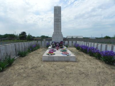 Братская могила советских воинов, погибших в период Сталинградской битвы