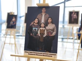 Фотовыставку «Семья героя» открыли в аэропорту Якутска