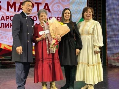 Мастерице из Мирного Зинаиде Ивановой присвоено звание народного мастера республики