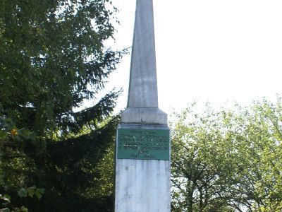 Братская могила 22 советских воинов, погибших в 1941 и 1943 гг. в боях с немецко-фашистскими захватчиками