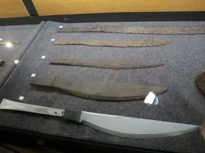 Вооружение и амуниции из захоронений древних воинов представили в Якутске