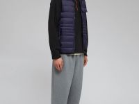 Утепленный жилет со съемным капюшоном